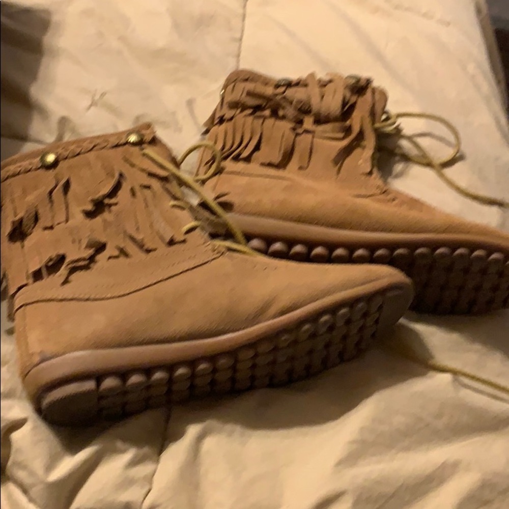 Woman’s boot size 6